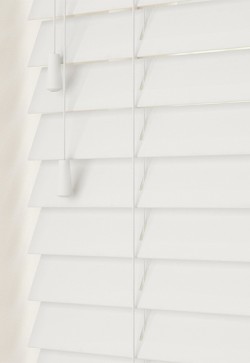 Persiana Veneciana de Madera Fauxwood Lama de 50 mm.