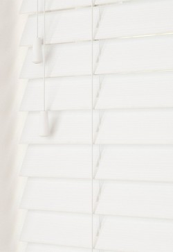 Persiana Veneciana de Madera Fauxwood Lama de 50 mm.